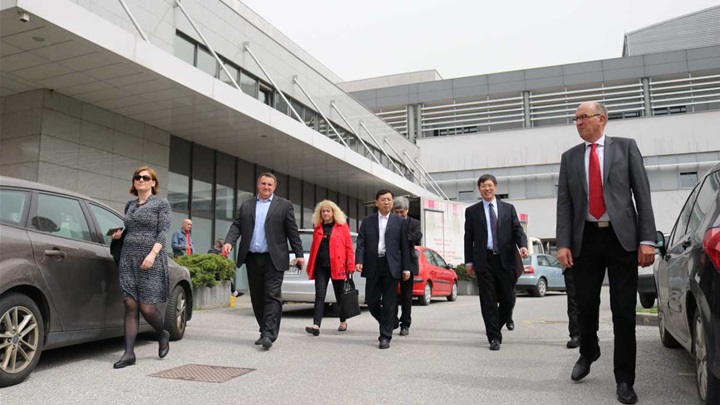 kinezi u zaboku smanjeno 22.jpg