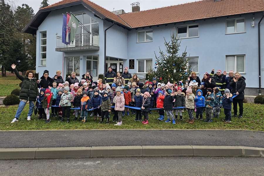 kićenje bora konjščina.jpg 3.jpg