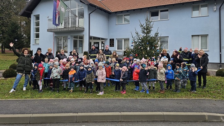 kićenje bora konjščina.jpg 3.jpg