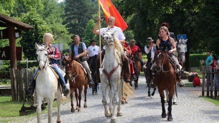 konjička karavana glavna.jpg