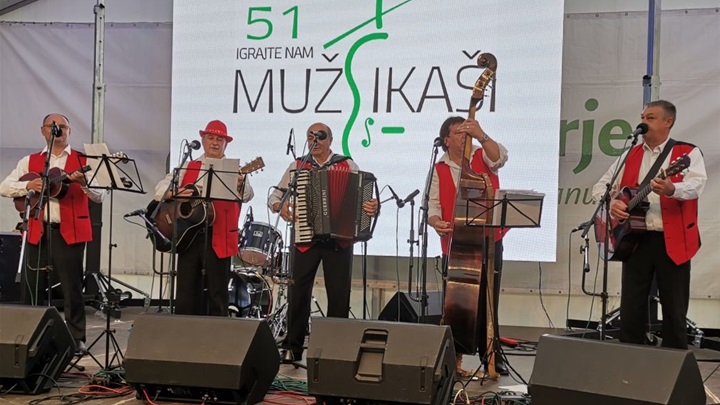 Črleni lajbeki