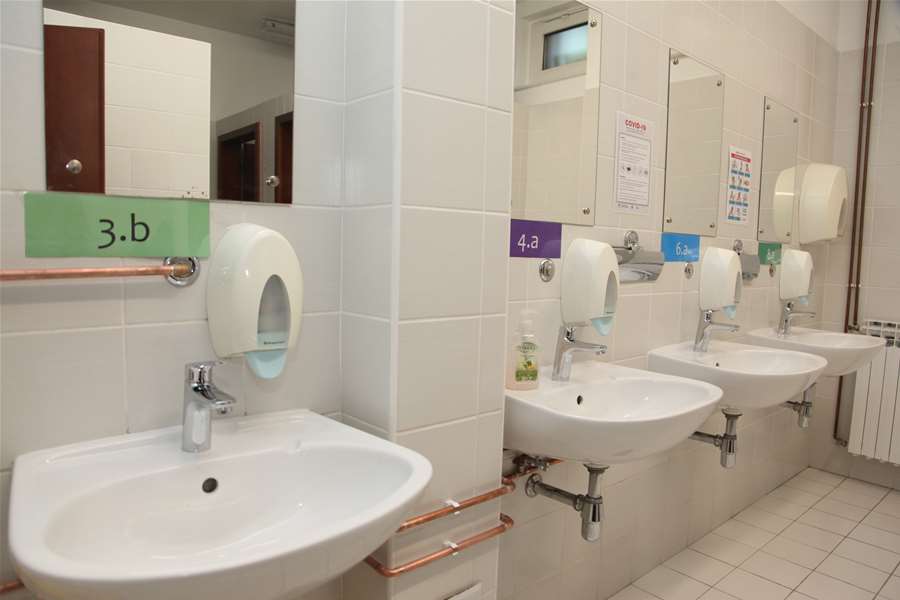 wc oš stubičke.JPG