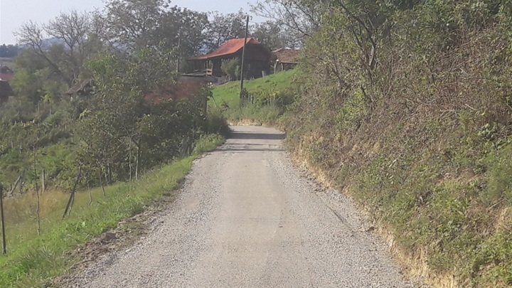 lobor makadamska cesta.jpg