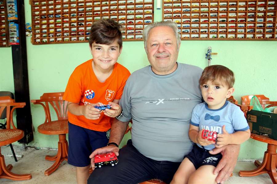 autići unuk i deda.jpg