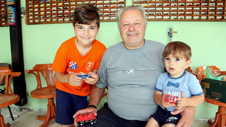 autići unuk i deda.jpg