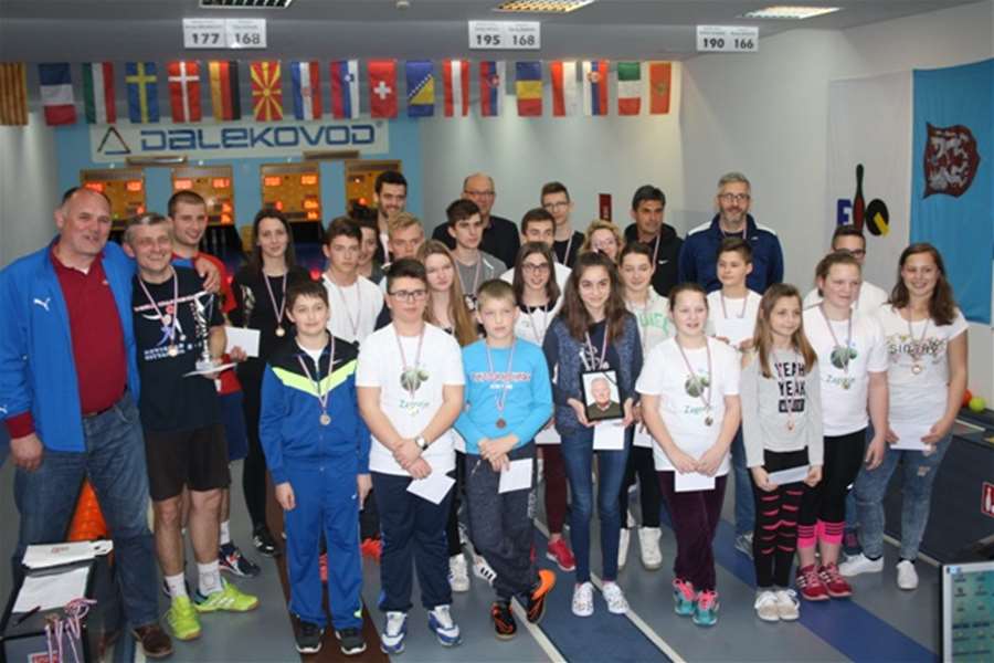 SPORT 28.3._KUGLANJE GOLUBEK Svi nagrađeni.jpg