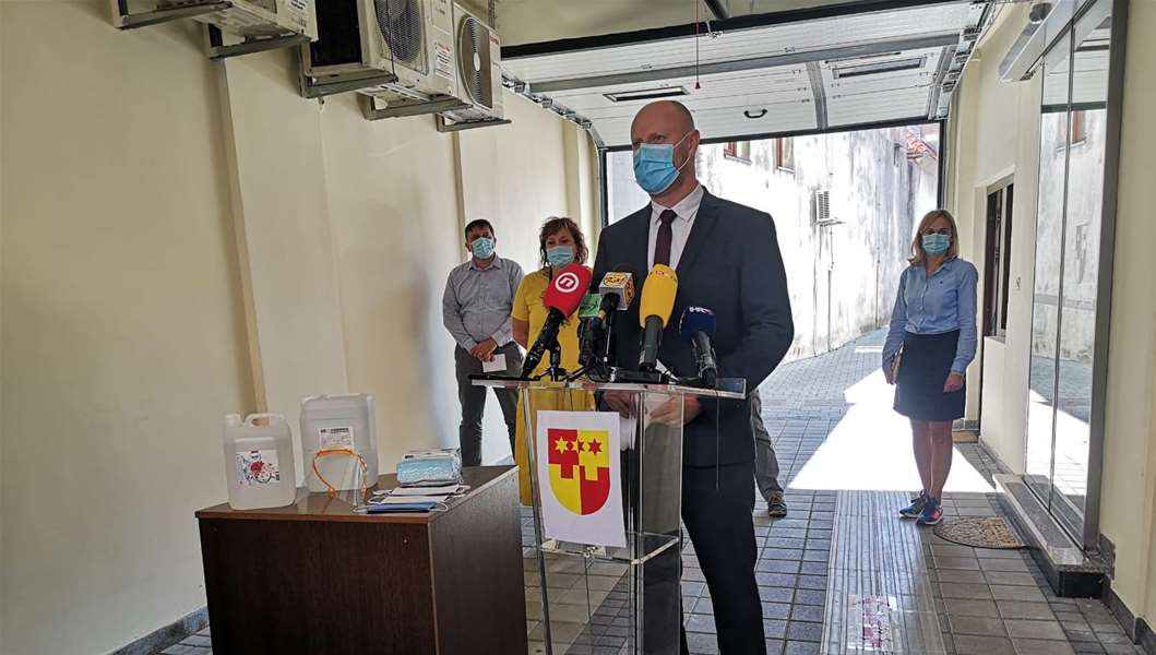 glavna pressica maske.jpeg