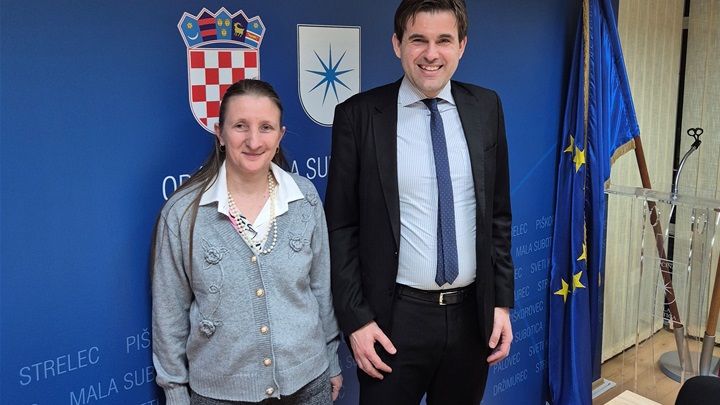 Potpisivanje ugovora.jpg