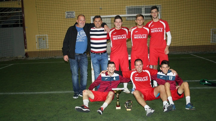 SPORT 29.8._TURNIR ZAČRETJE Pobjednička momčad Graditeljstvo Merkaš (1).jpg