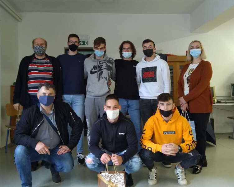 Svi učesnici radionica_kutijice_SŠO.jpg