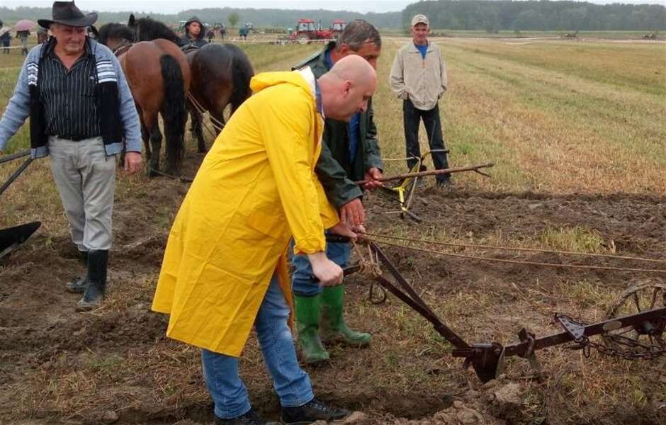 Natjecanje je zaoravanjem prve brazde otvorio ministar poljoprivrede Tomislav Tolušić