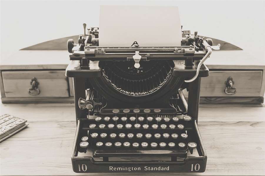 typewriter-1248088_1280.jpg