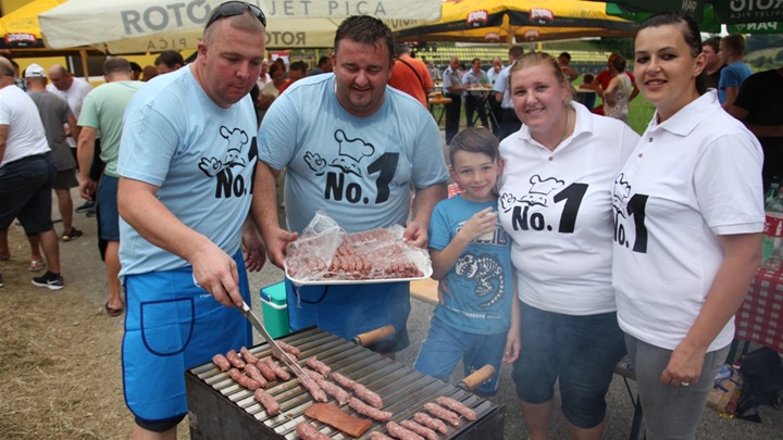 ćevapčijada tim peče.JPG