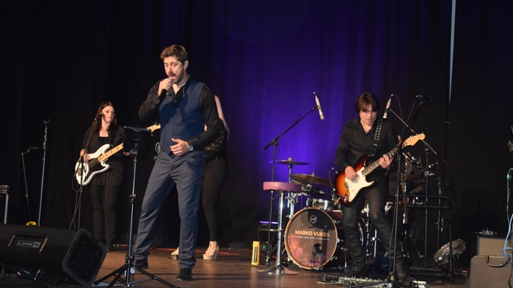 Koncertom i predstavom prikupljali sredstva za sudjelovanje na festivalu u Leskovcu4.JPG