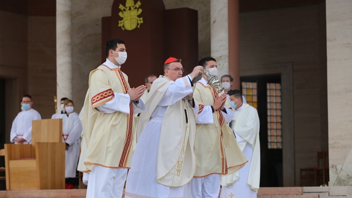 Uskrs u Svetištu MBB-e Uskrsna misa2.JPG