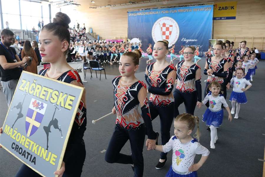 glavna začretske mažoretkinje.JPG