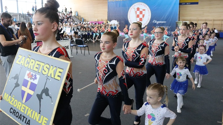 glavna začretske mažoretkinje.JPG