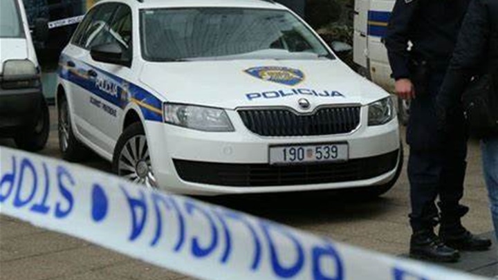 napad policajci-