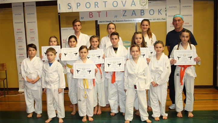 SPORT 6.2._BTI 25 GODINA Brac sa svojim pulenima i pulenkama.jpg