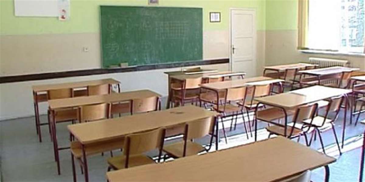 prazne-skolske-klupe.jpg