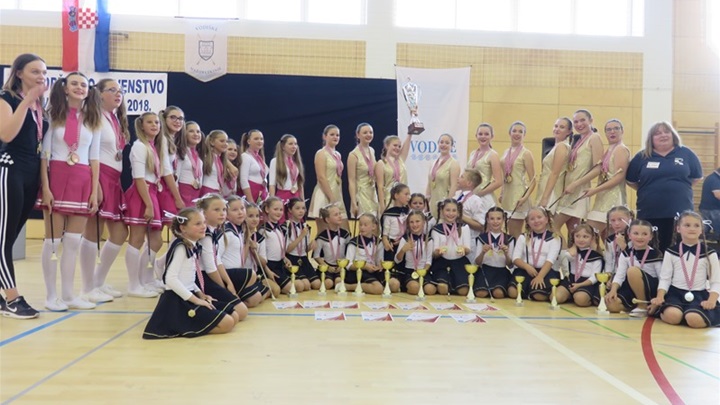 mažoretkinje GLAVNA 2.jpg