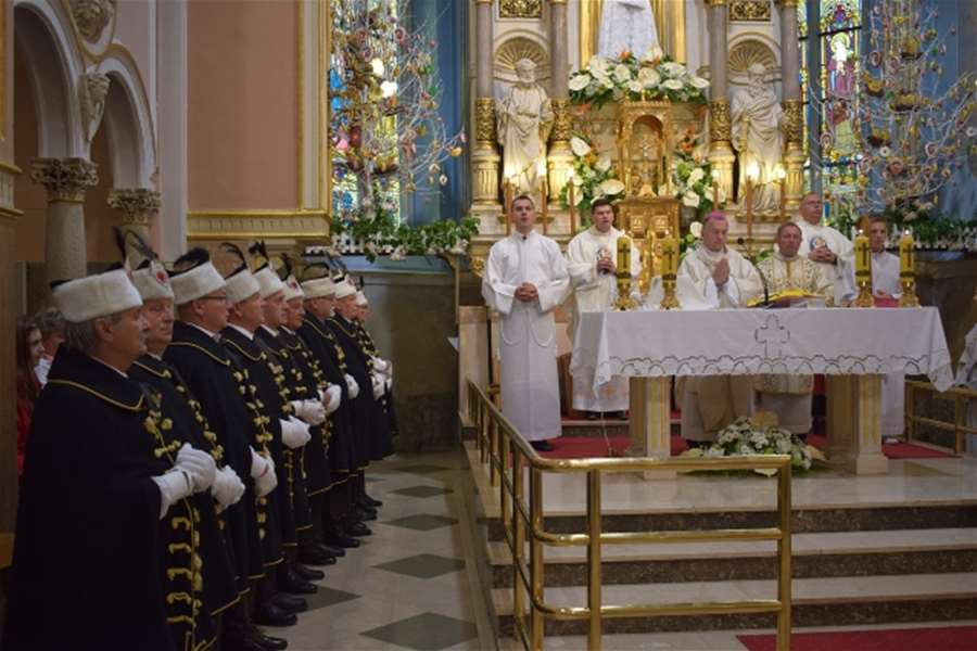 Potrebna nam je nova kultura života Središnju misu na Uskrs predslavio je biskup Pozaić 2.JPG