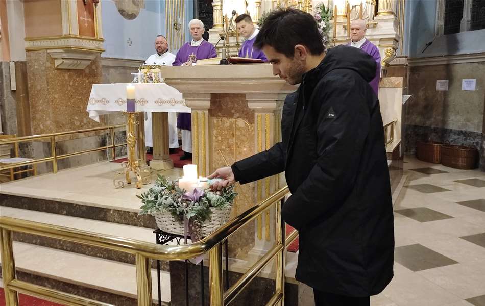 Advent u Zagorju – četvrtu svijeću upalio Damir Galoić 1.jpg
