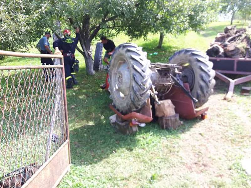 Prevrnuo se traktor u Pregradi