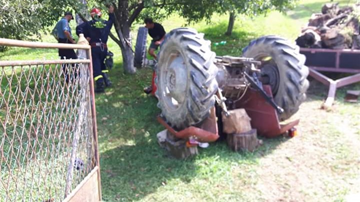 Prevrnuo se traktor u Pregradi