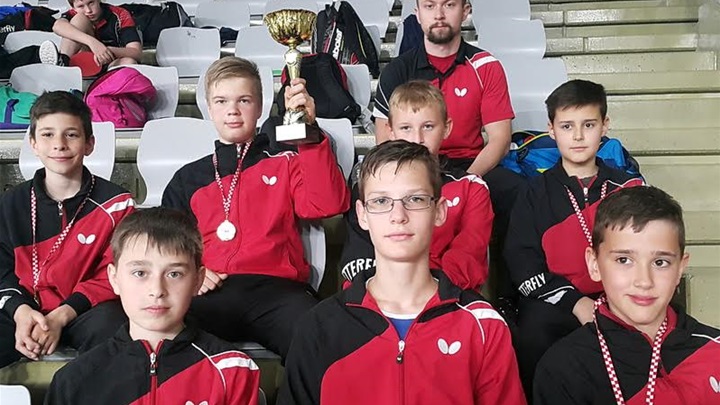 SPORT 23.5._STOLNI TENIS.jpg