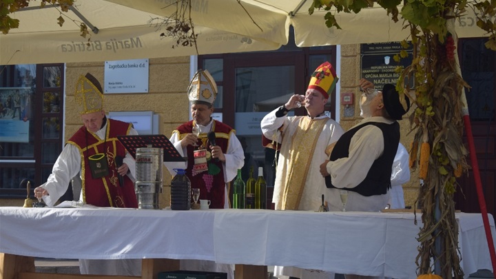 Ceremoniju krštenja mošta vodio je ''mešter martinjskog ceremonijala Martin od biberčekovog brega'',Stjepan Kordek