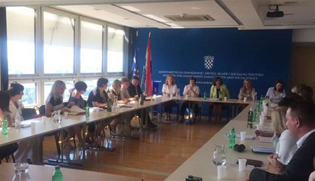 sastanak o školskoj prehrani590.jpg