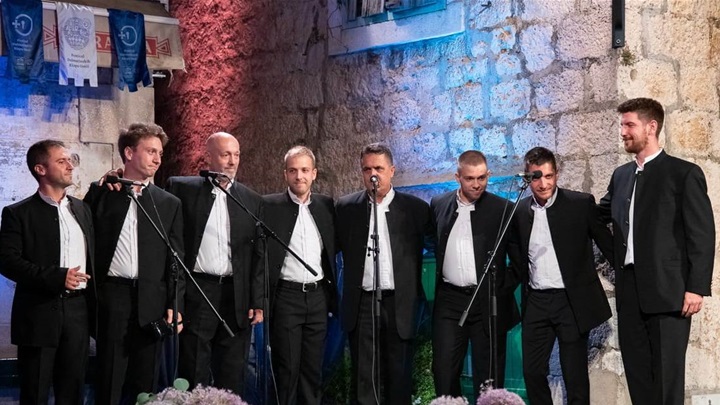 Klapa Bistrica odlično nastupila u finalu Festivala dalmatinskih klapa u Omišu1.jpg