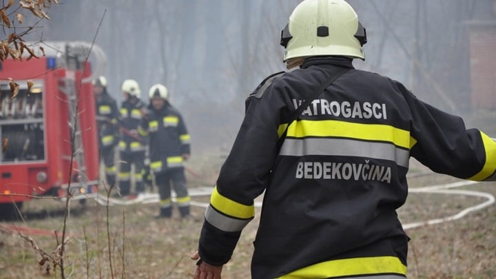 bedekovcina_pozar_spaljivanje_dvd_vatrogasci_policija_suma (2).JPG