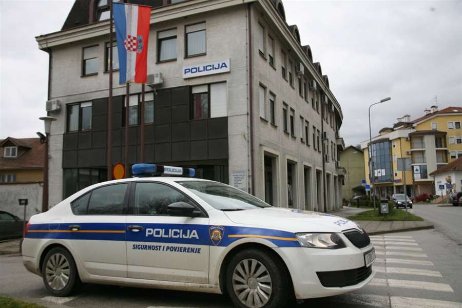 policija zgrada i auto.jpg