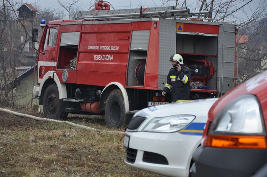 bedekovcina_pozar_spaljivanje_dvd_vatrogasci_policija_suma (1).JPG