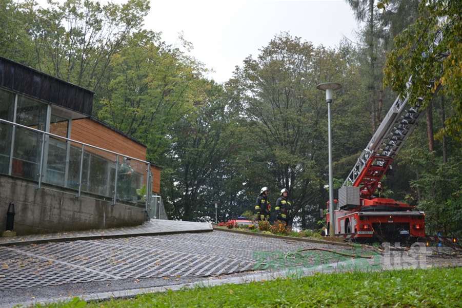zagorje, nevrijeme, bedekovčina, vatrogasci, srušeno-drvo (2).jpg