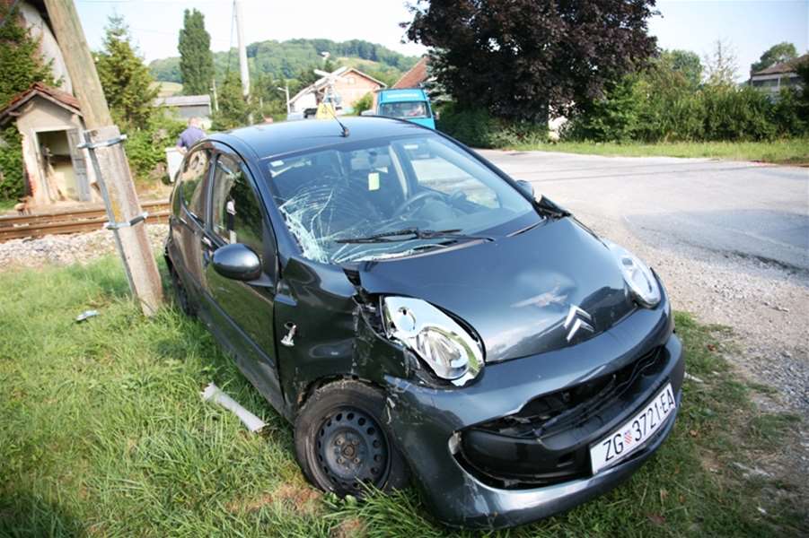 auto vlak trgovište.jpg