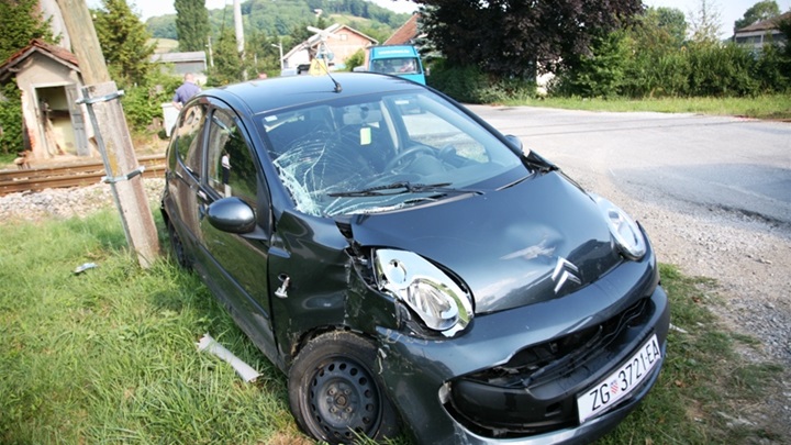 auto vlak trgovište.jpg