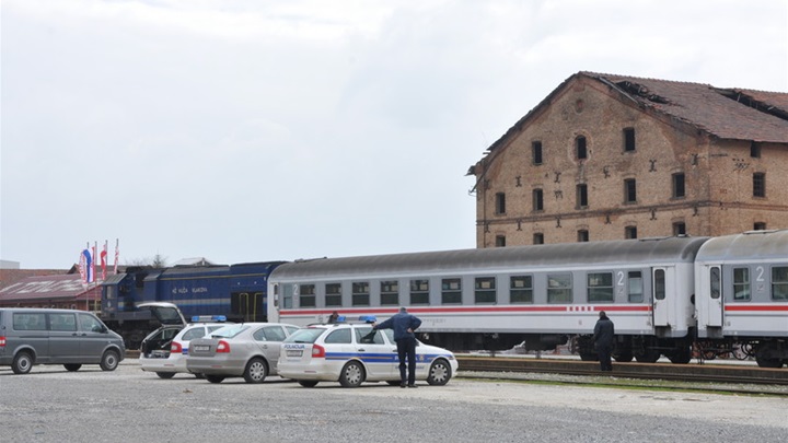 vlak, bedekovčina, crna, pokusaj-samoubojstvo (3).jpg