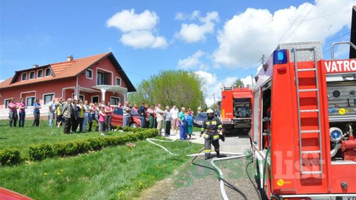 zagorje, pozar, kuca, poznanovec, vatrogasci, dvd-bedekovcina, dvd-zabok,28042013 (1).jpg