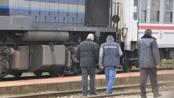 vlak, bedekovčina, crna, pokusaj-samoubojstvo (1).jpg