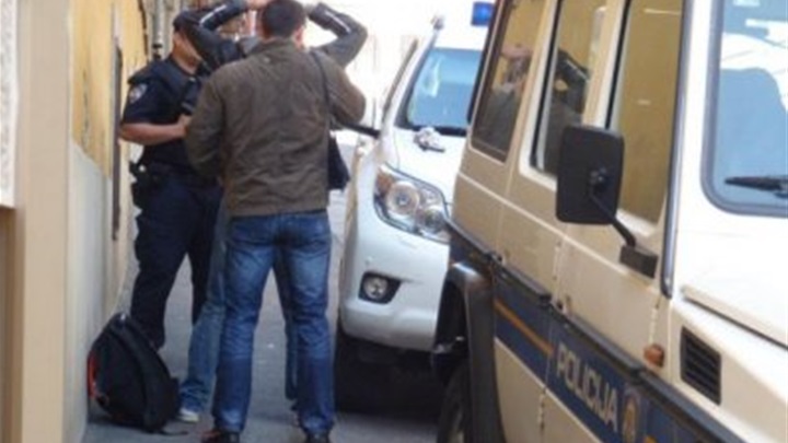 policija uhićenje.jpg