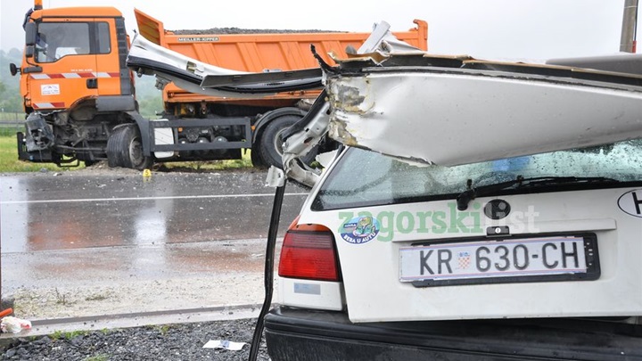 zagorje_crna_nesreca_grdenci_kamion_auto_22052012_04.jpg