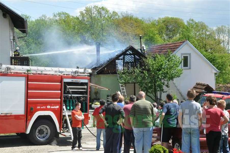 zagorje, pozar, kuca, poznanovec, vatrogasci, dvd-bedekovcina, dvd-zabok,28042013 (2).jpg
