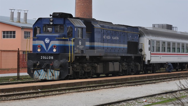 vlak, bedekovčina, crna, pokusaj-samoubojstvo (5).jpg