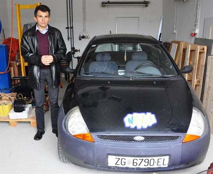 auto električni.jpg