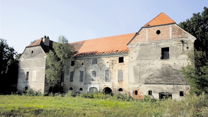 dvorac poznanovec.jpg