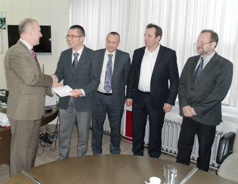 20121203-Predaja donacije.JPG