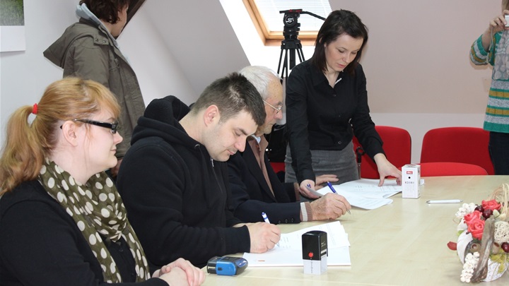 Potpisivanje ugovora 2.jpg